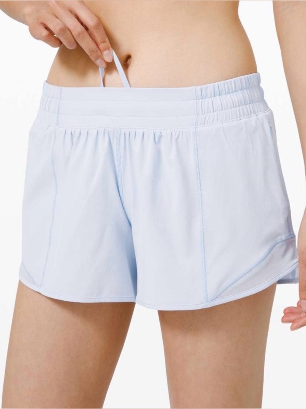 NWT Lululemon Hotty Hot LR Short
4" *Lined - Size 6